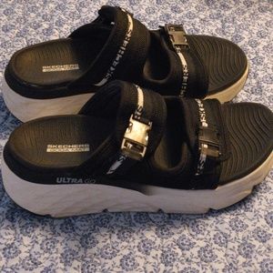 Women's Skechers Goga Mat slides.Black/white, size 6.
